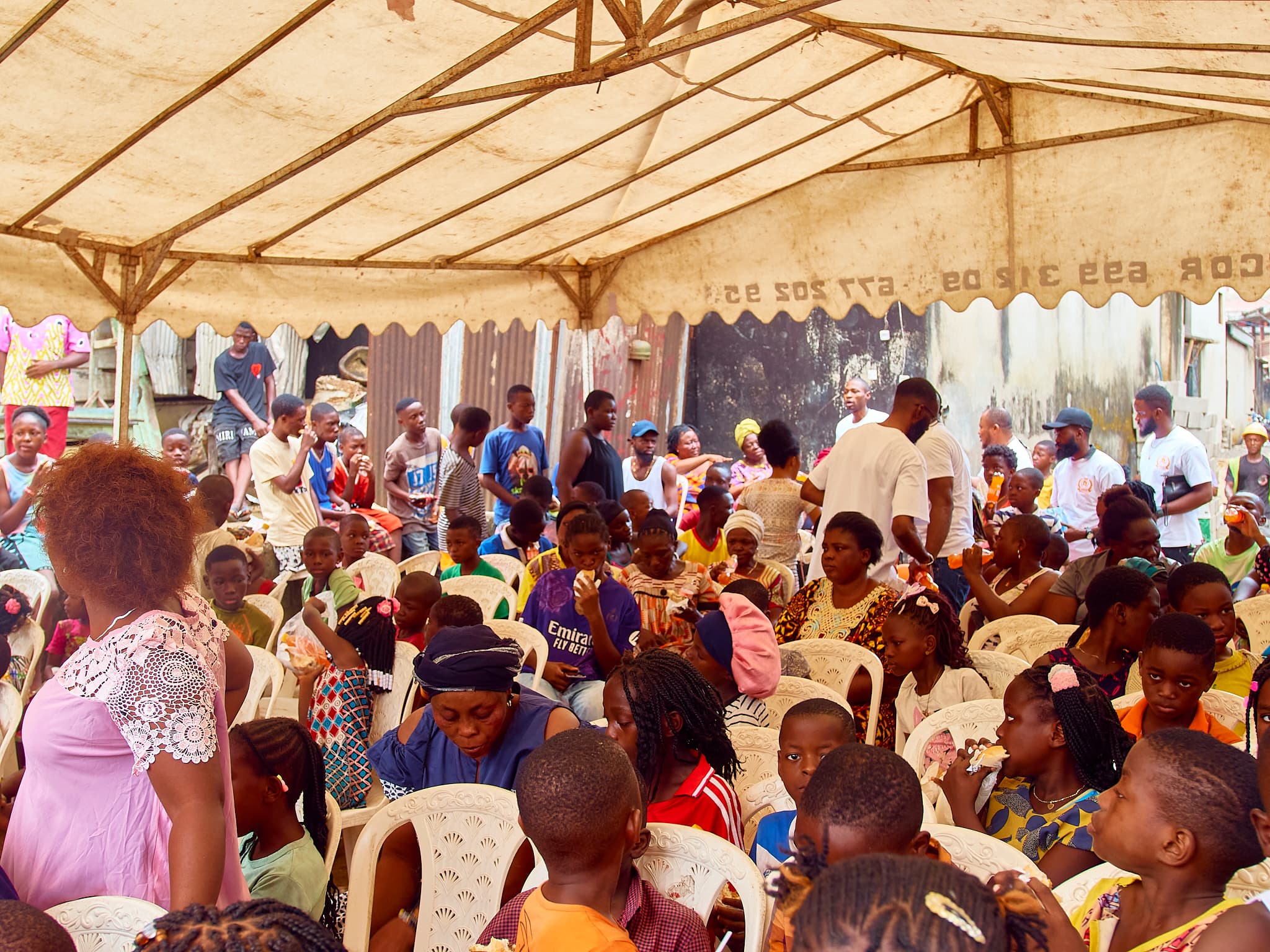 Step for the Future Foundation à Douala – Makèpè, Déplacés du NOSO (photo 31)